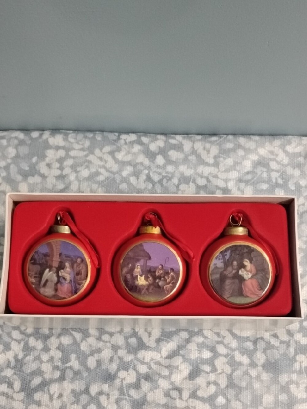 ⭐Rare Vintage Christmas Ornaments 3 Pack Red& Gold Nativity Holiday Trio - Picture 2 of 6